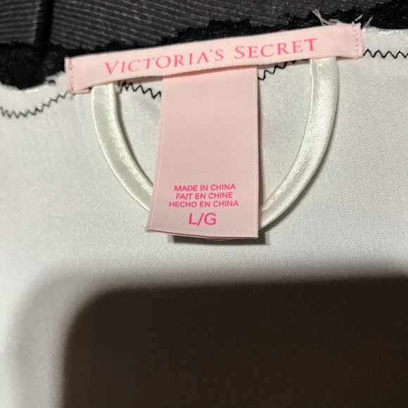 Victoria’s Secret Bombshell Robe - Picture 6 of 6